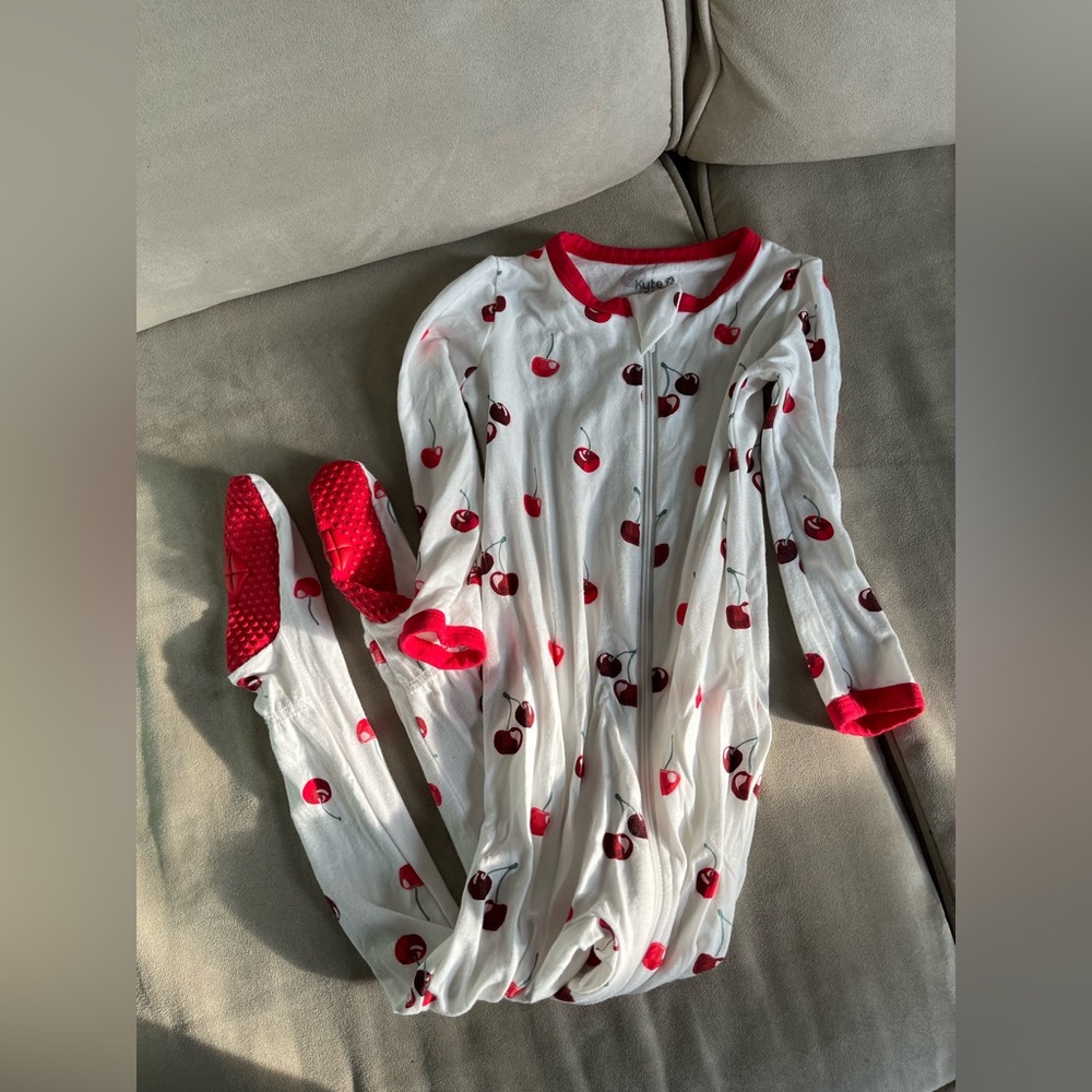 Kyte Baby Cherry Footie Pajama 18-24 months
